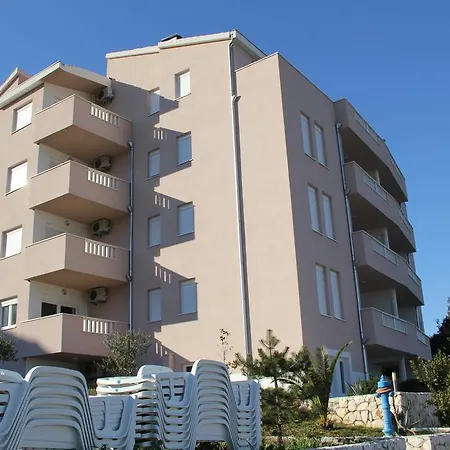 Plaza Τρογκίρ
